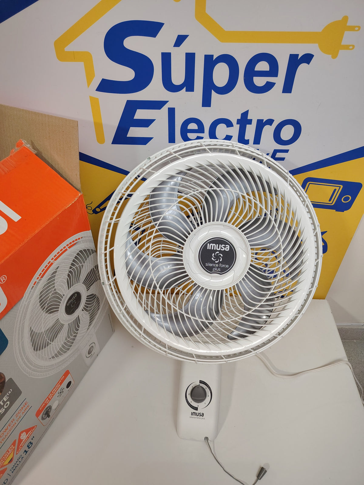 Ventilador de pared Imusa silence force plus 80w 18 pulgadas 6 aspas blanco